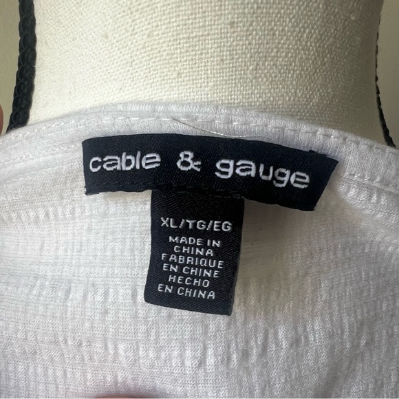 Cable & Gauge | Top | XL | White | Faux wrap with elastic waist, sleeveless - Picture 4 of 4